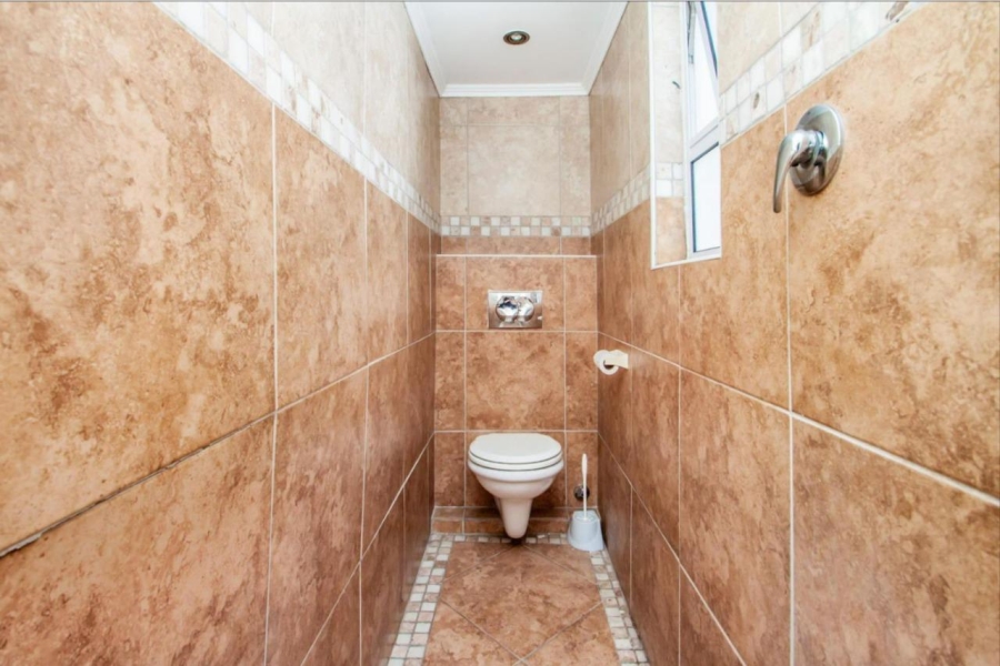 2 Bedroom Property for Sale in Sea Point Western Cape